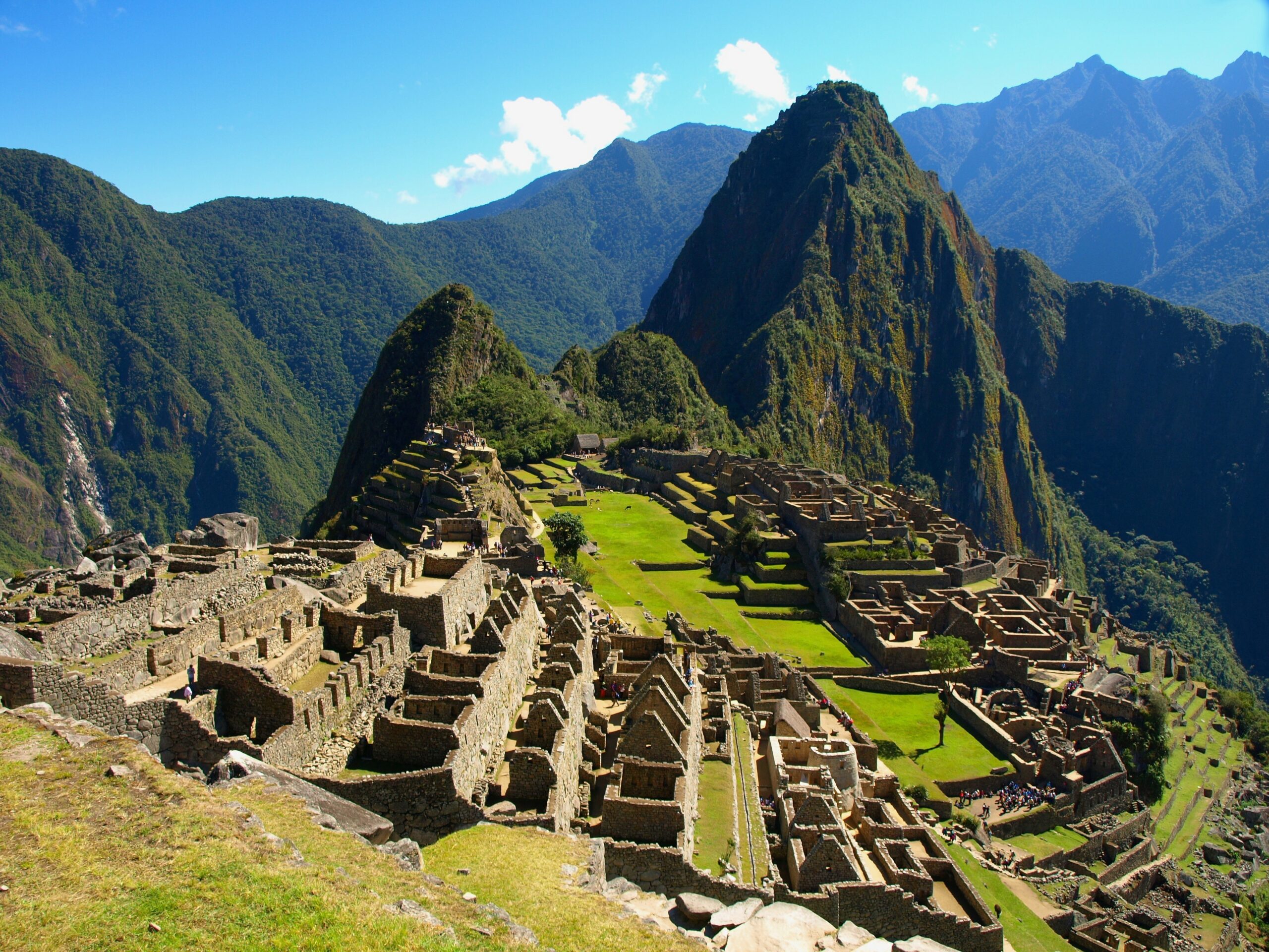 21253263 - well known ancient city of incas - machu picchu (peru)